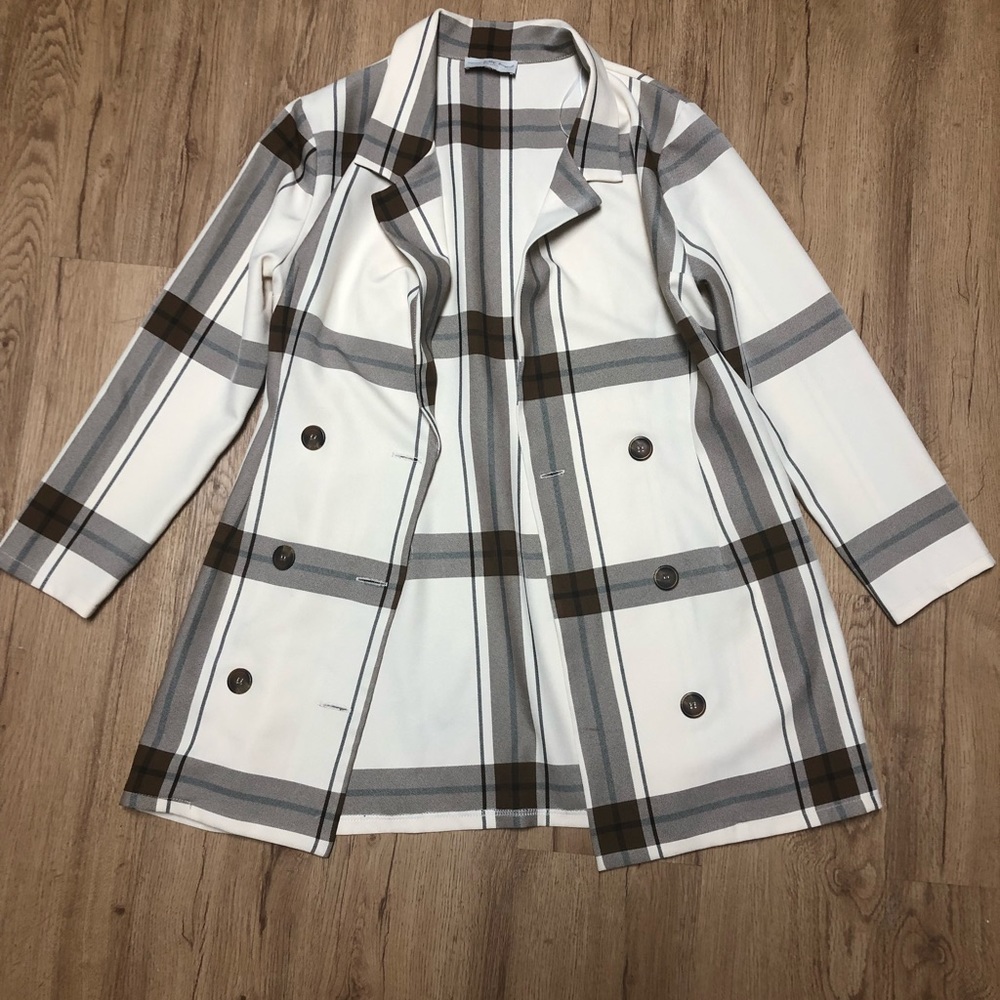 Never fully dressed stripped coat